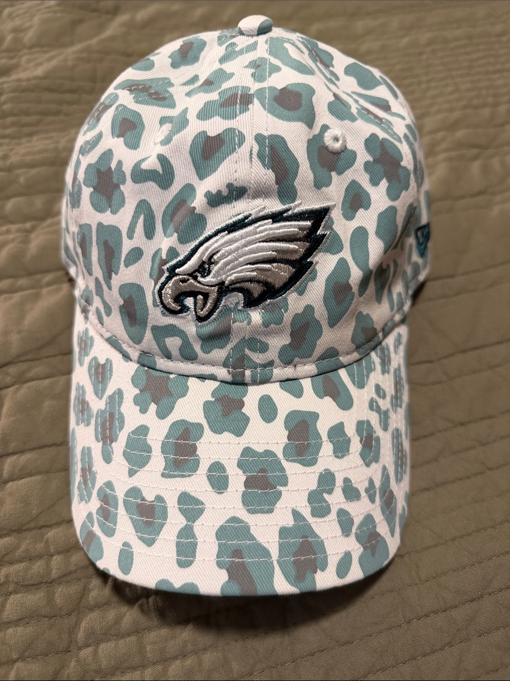 Woman’s leopard Eagles hat